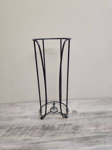 lot 615 image: Black Metal Toliet Paper Stand