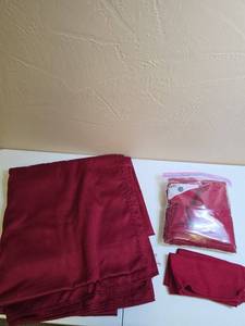 lot 632 image: Red Cotton Tablecloth and a set of red napkins (napkins are waffle weave and not same material as tablecloth)