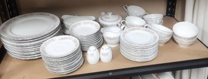 lot 702 image: Dansico Collection Teahouse Rose Pattern Fine China Dinnerware Set made in Japan - good condition