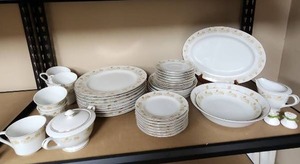 lot 703 image: Spring Garden Fine China from Japan Dinnerware Set with Floral Pattern - good condition