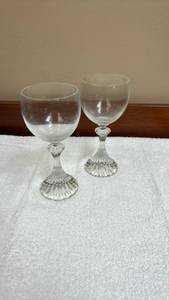 lot 709 image: Crystal Wine Glasses with Ribbed Stem Base Set of 2