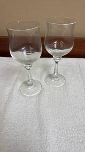 lot 710 image: Clear Glass Wine Glasses Set of 2