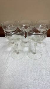 lot 713 image: Set of 5 Etched Floral Pattern Crystal Coupe Champagne Glasses
