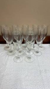 lot 714 image: Set of 11 Clear Glass Champagne Flutes