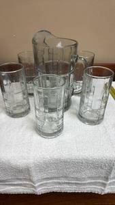 lot 717 image: Anchor Hocking Manchester Tartan Pitcher with 6 matching drinking glasses (heavy high quality)