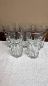 lot 720 image: Set of 5 Clear Glass Drinking Glasses with Ribbed Design