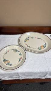 lot 735 image: Corelle Abundance Fruit Pattern Stoneware Plates Set of 4 and Serving Platter