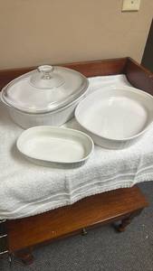 lot 747 image: Corning Ware Casserole Dish Set with one Lid