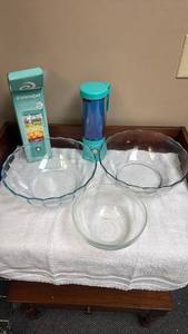 lot 750 image: BlendJet 2 Portable Blender and  Glass Mixing Bowl Set