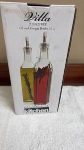 lot 752 image: Villa 2 Piece Glass Oil and Vinegar Bottle Set 18oz