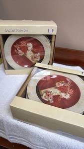 lot 781 image: Decorative Floral Dessert Plates - two sets new in box