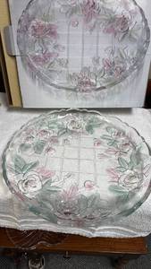 lot 809 image: Studio Nova Crystal Rose Garden Serving Tray