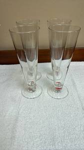 lot 810 image: Set of 4 Clear Tall Pilsner Glasses