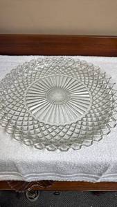 lot 811 image: Clear Cut Glass Serving Bowl with Diamond and Sunburst Pattern