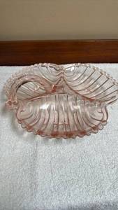 lot 813 image: Pink Depression Glass Serving Dish and Plates Set