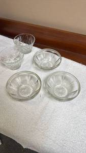 lot 817 image: Clear Glass Bowl Set with Star Cut Pattern