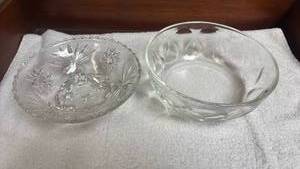 lot 821 image: Pressed Glass Bowl Set with Star and Fan Pattern