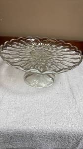 lot 823 image: Clear Glass Pedestal Cake Stand with Scalloped Edge