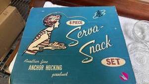 lot 824 image: Vintage Serva-Snack 8-Piece Glass Serving Set with Grape Pattern in original box