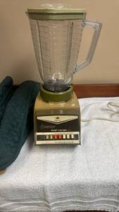lot 829 image: Imperial Osterizer Dual Range 10 Speed Blender with Cover - tested, works