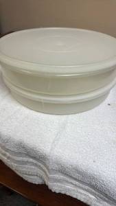 lot 850 image: Tupperware Round Storage Containers with Lids