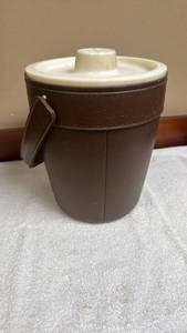 lot 866 image: Vintage Brown Insulated Plastic Ice Bucket