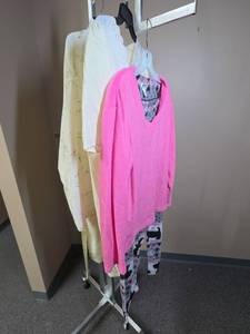 lot 1106 image: Womens XL Pajamas, Nightgown and robe