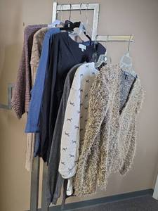 lot 1107 image: Womens Sz XL Tops and Sweaters