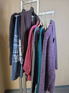 lot 1115 image: Womens Sz 18 and 1X tops, sweaters, cardigan, jackets and tweed like blazer jacket