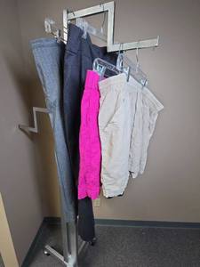 lot 1140 image: Two pairs womens Size 1x dress pants and two pairs of 1X shorts