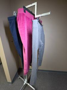 lot 1144 image: Womens XXL  2X lounge and sweat pants