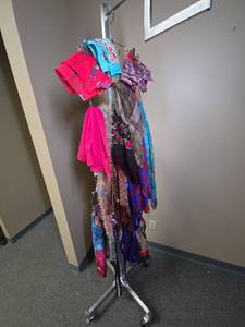 lot 1149 image: 14 Womens scarves and squares