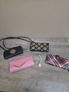 lot 1170 image: Womens clutch purses, wallet and Keychain