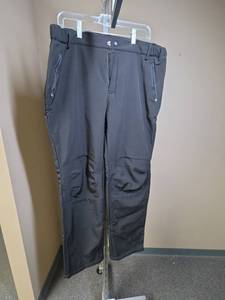 lot 1179 image: Adult size XL snow ski pants
