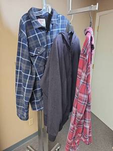 lot 1180 image: Mens XXL fleece shirt and jackets