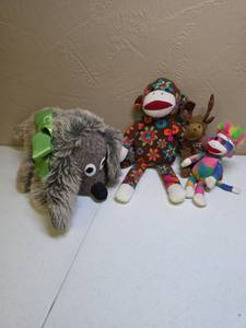 lot 1303 image: Mixed Stuffed Animal Plush Toy Collection Bundle