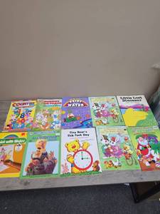 lot 1362 image: 10 coloring and activity books
