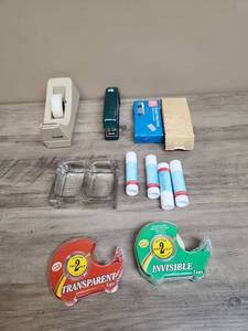 lot 1415 image: Mixed Office Supply Bundle