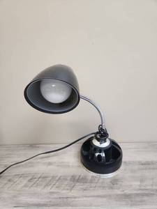 lot 1419 image: Black Gooseneck Desk Lamp with Adjustable Chrome Arm