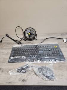 lot 1425 image: Lenovo USB Desktop Keyboard with Small Electric Fan