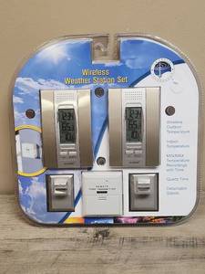 lot 1428 image: La Crosse Technology WS-7013U Wireless Weather Station Set with Remote Sensor