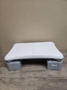 lot 1429 image: Nintendo Wii Balance Board with Everlast Fitness Step Platform