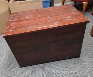 lot 26 image: Vintage Wooden Toy box - needs repaired, sides and back are separating, just need a hammer and some glue  31.5W x 20.75D x 20.5H