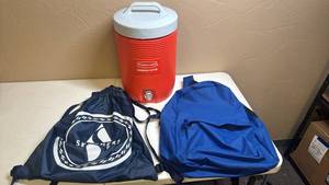 lot 1600 image: Rubbermaid Water Cooler with Backpack and Skechers Drawstring Bag