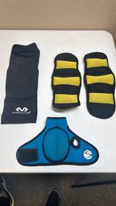 lot 1608 image: Knee Brace with pad and and Ankle Weights Set