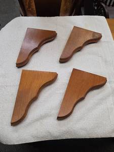 lot 35 image: Set of 4 Wood Shelf Corbels  Brackets