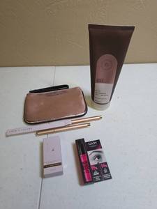 lot 1209 image: Womens Beauty Bundle with Victorias Secret Cosmetic Bag, Lolas Lashes products, Lotion and mascara