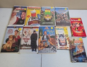 lot 1451 image: Family Movie VHS Collection Bundle