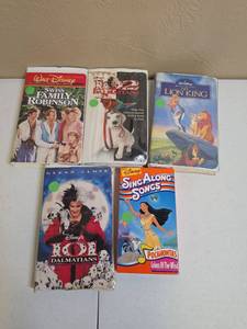lot 1456 image: Walt Disney Classic VHS Movie Collection - 5 Films