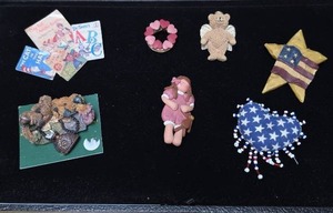 lot 200 image: Mixed Lot of fun broochespins